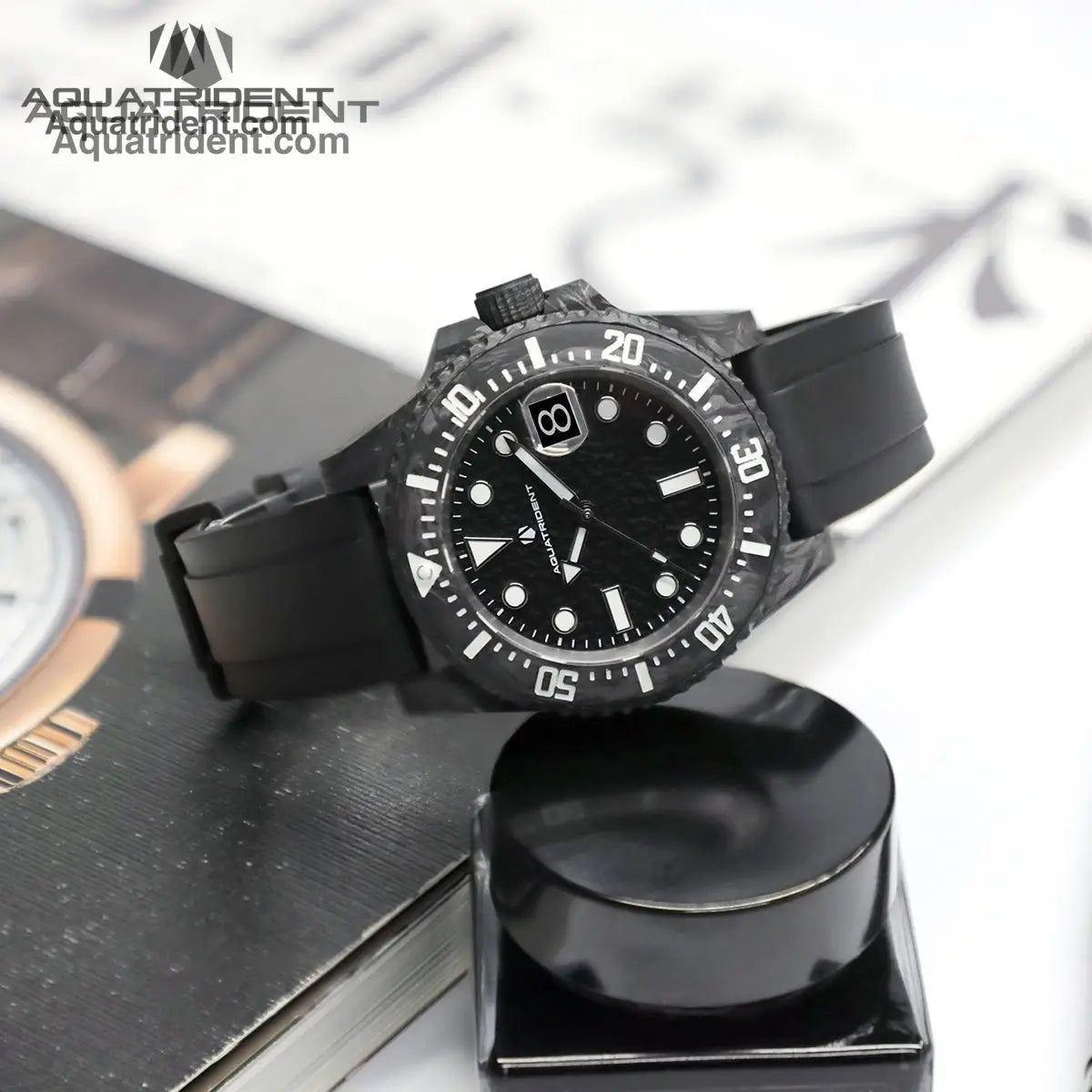 black watch lean on ink box-watch display
