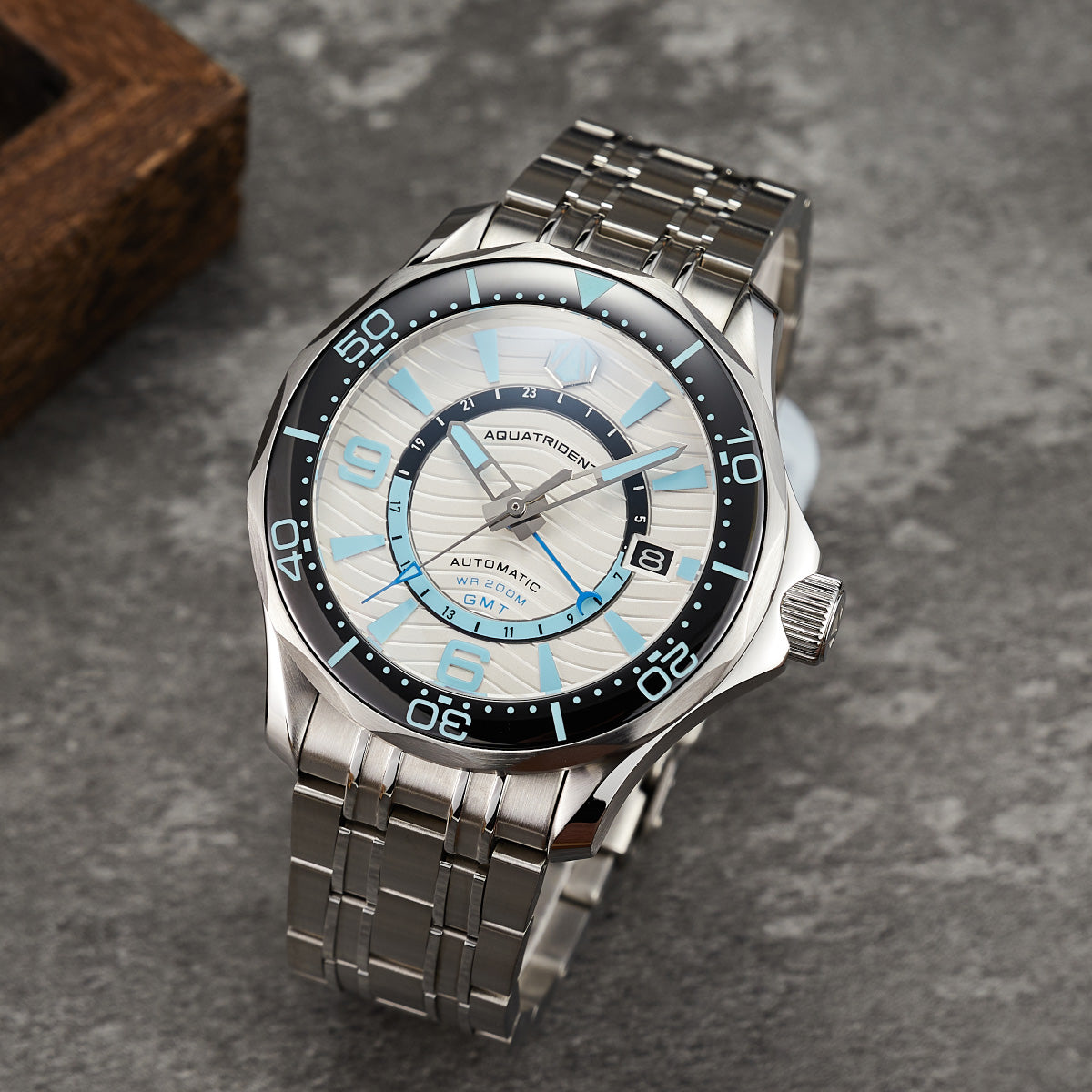 Mariner GMT Stainless Steel Watch. white Dial. AQ-24010-33