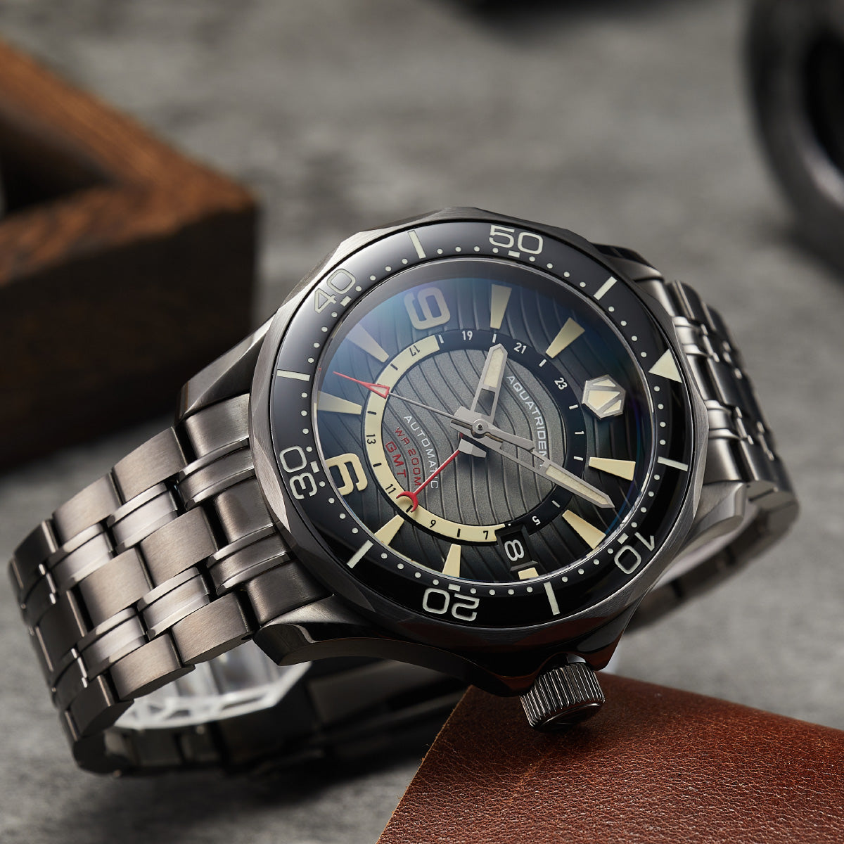 Mariner GMT Stainless Steel Watch. Semi-light gradient Dial. AQ-24010-44