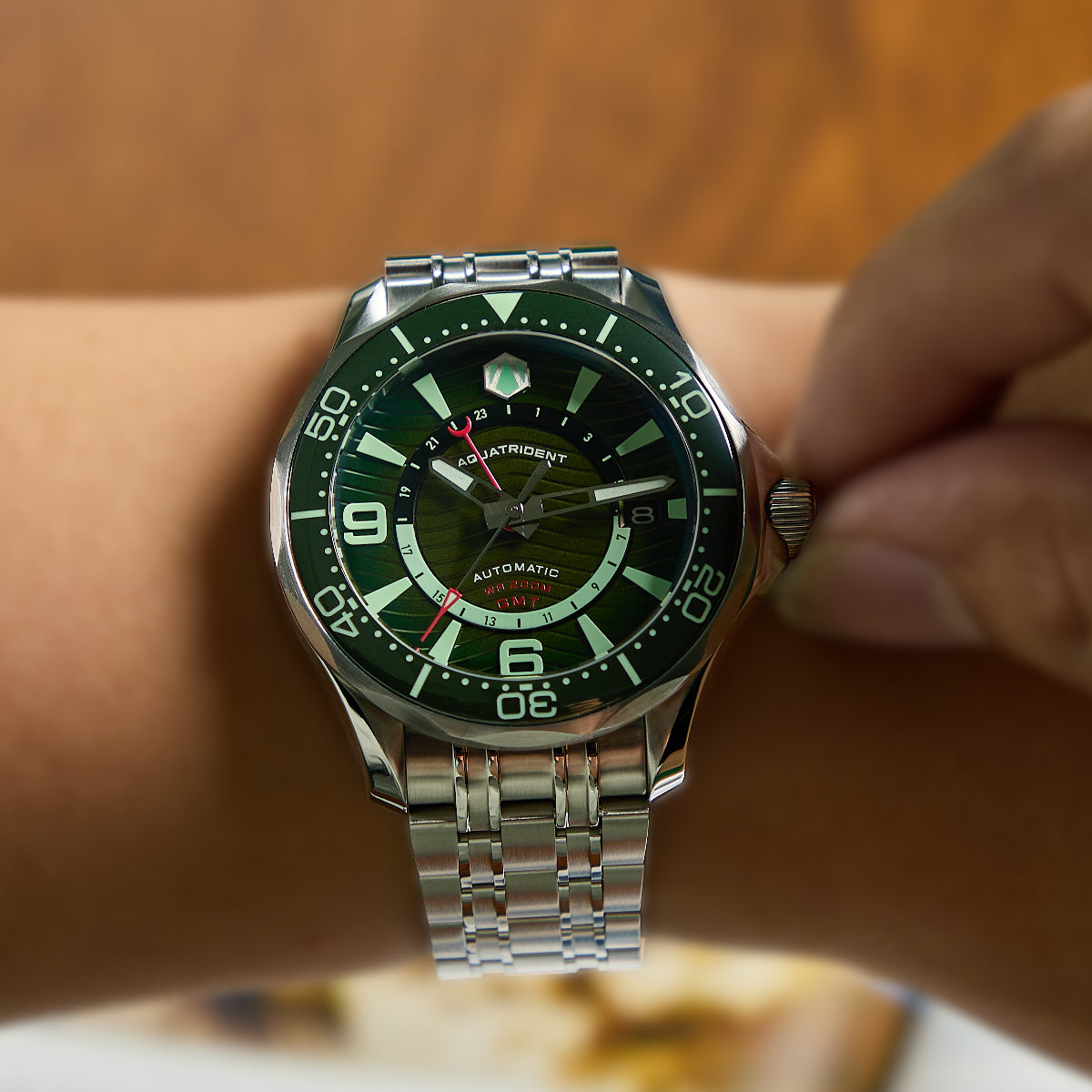 Mariner GMT Stainless Steel Watch. Semi-light gradient surface inside green Dial. AQ-24010-66