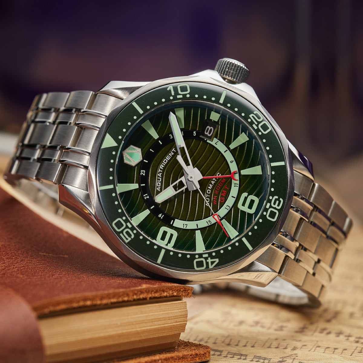 Mariner GMT Stainless Steel Watch. Semi-light gradient surface inside green Dial. AQ-24010-66