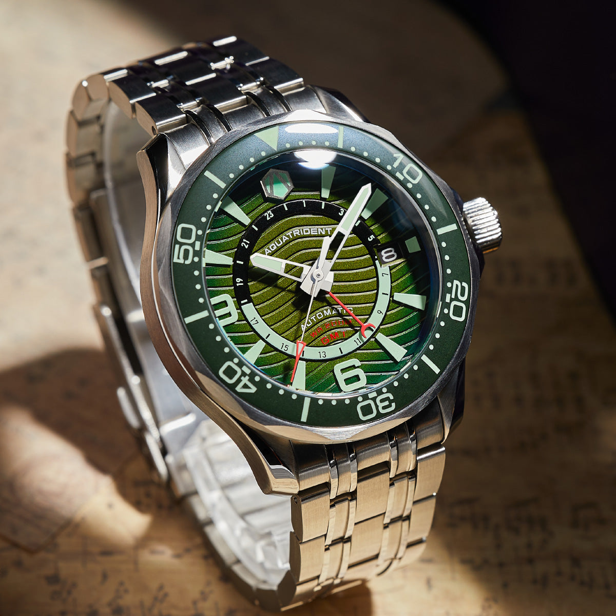 Mariner GMT Stainless Steel Watch. Semi-light gradient surface inside green Dial. AQ-24010-66