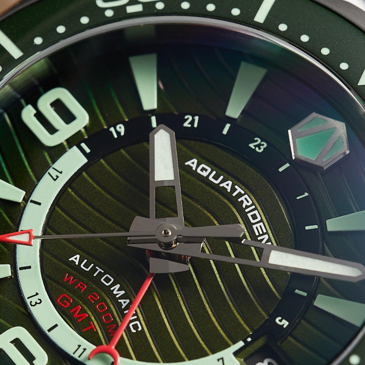 Mariner GMT Stainless Steel Watch. Semi-light gradient surface inside green Dial. AQ-24010-66