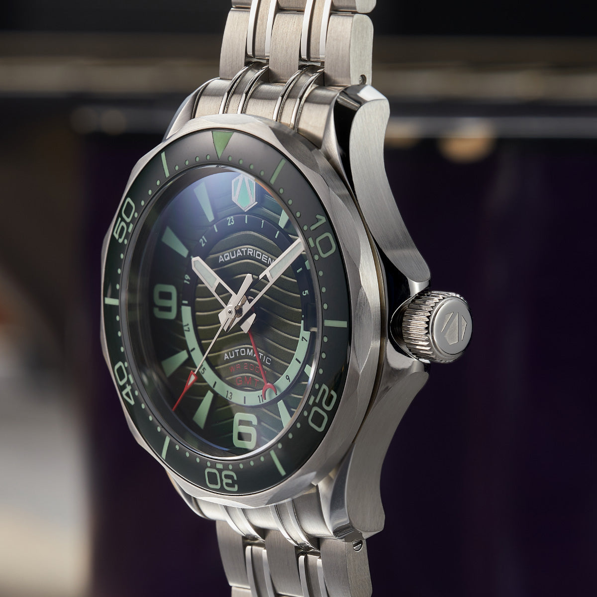 Mariner GMT Stainless Steel Watch. Semi-light gradient surface inside green Dial. AQ-24010-66