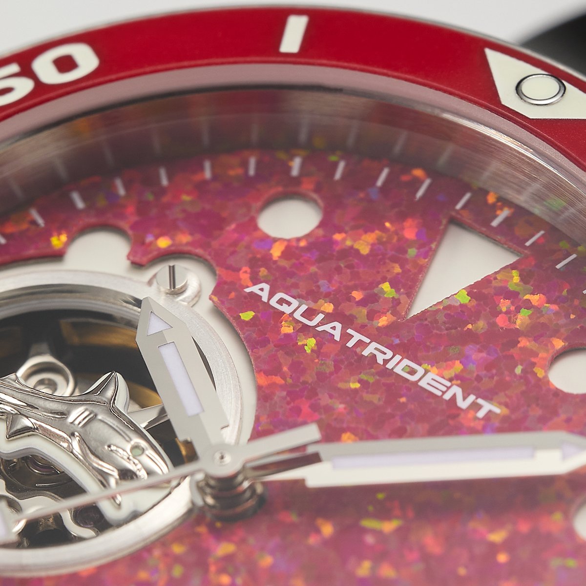 Shark Watch. Red Opal Dial. Stainless Steel Strap. 36mm. AQ-23001-03A