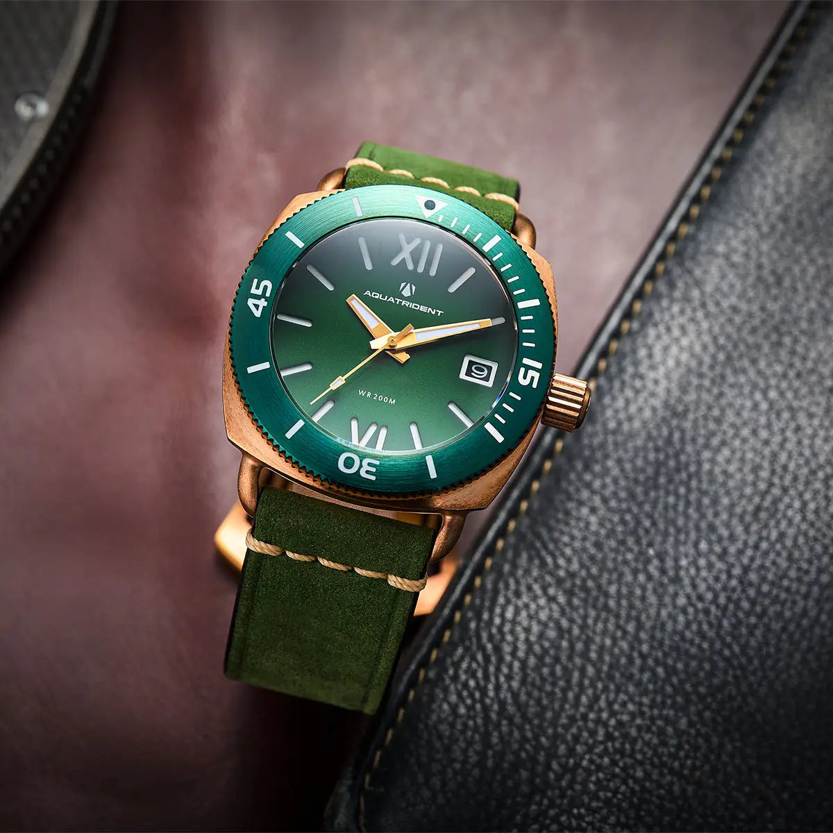 Jaws Bronze Watch. Green Roman Dial. 40Mm. Aq-23008-01 Watches