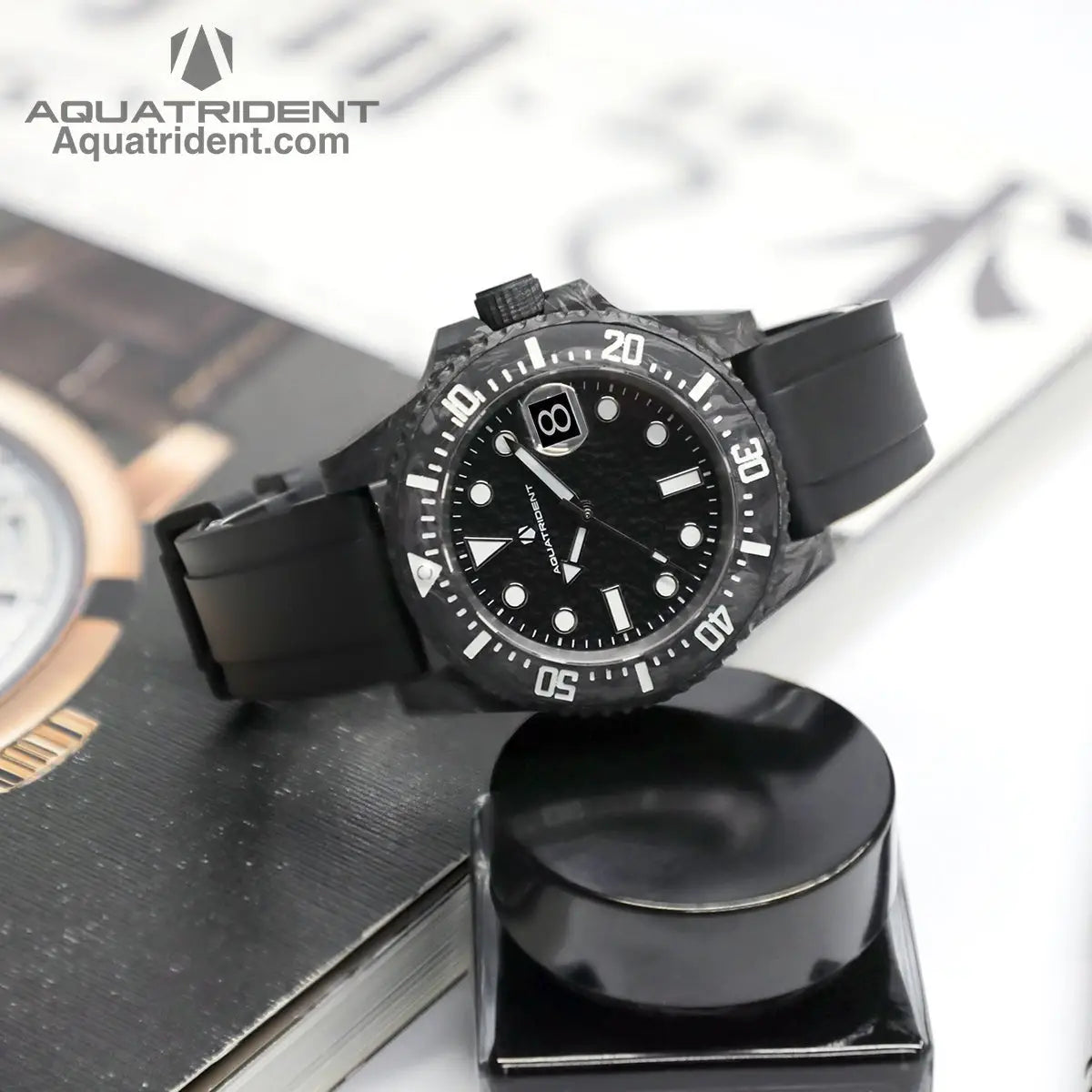 black watch lean on ink box-watch display